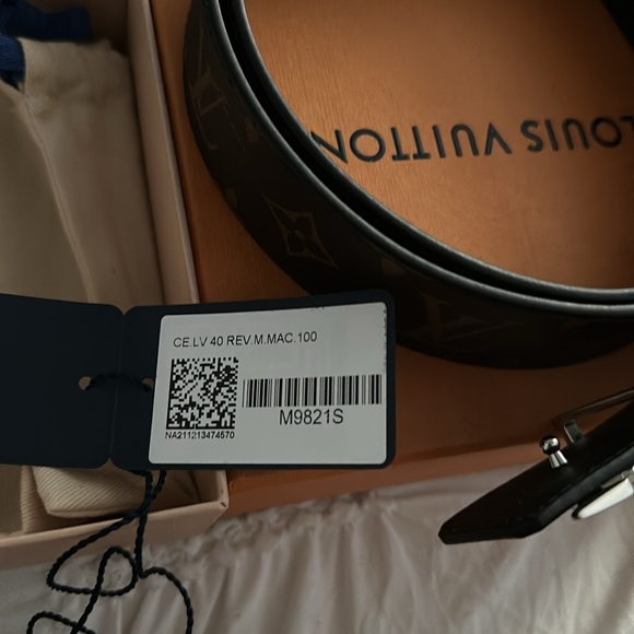 LV Initiales 40MM Reversible - Picture 2 of 9